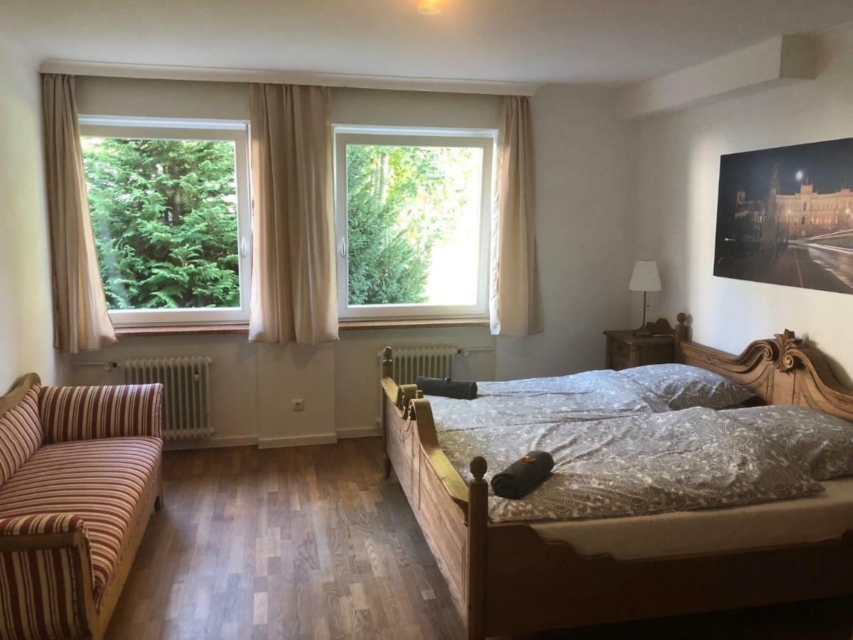 Ferienwohnung Messewohnung Muenchen Ost Forstern Bagian luar foto